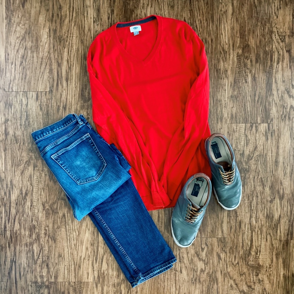 Old Navy men’s V-neck sweater